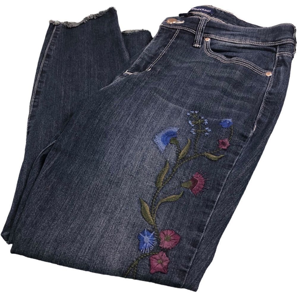 Bandolino Lisbeth Floral Embroidered Crop Frayed Hems Jeans - Picture 4 of 11